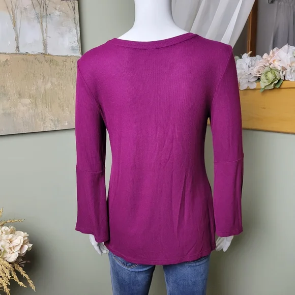 Old Navy Ribbed Knit Top - Picture 3 of 9